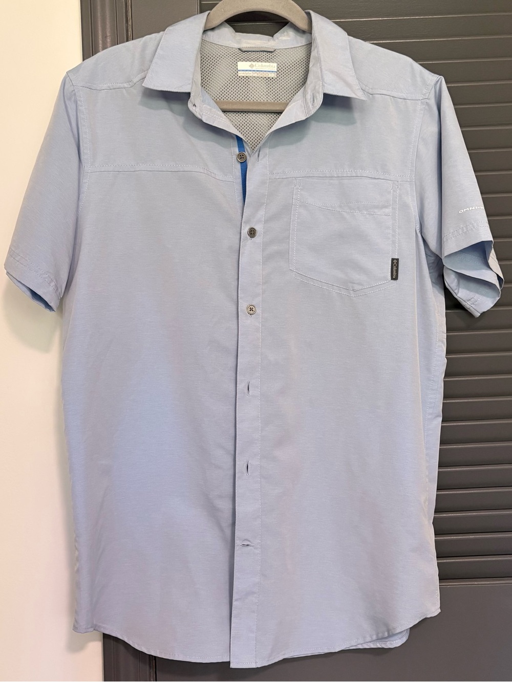 Columbia Men's Light Blue Short-Sleeve Button-Down Shirt